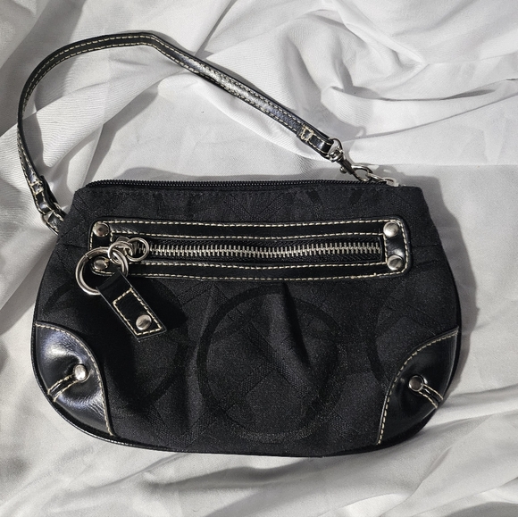 Stylish Black Women's Wristlet - Picture 1 of 3